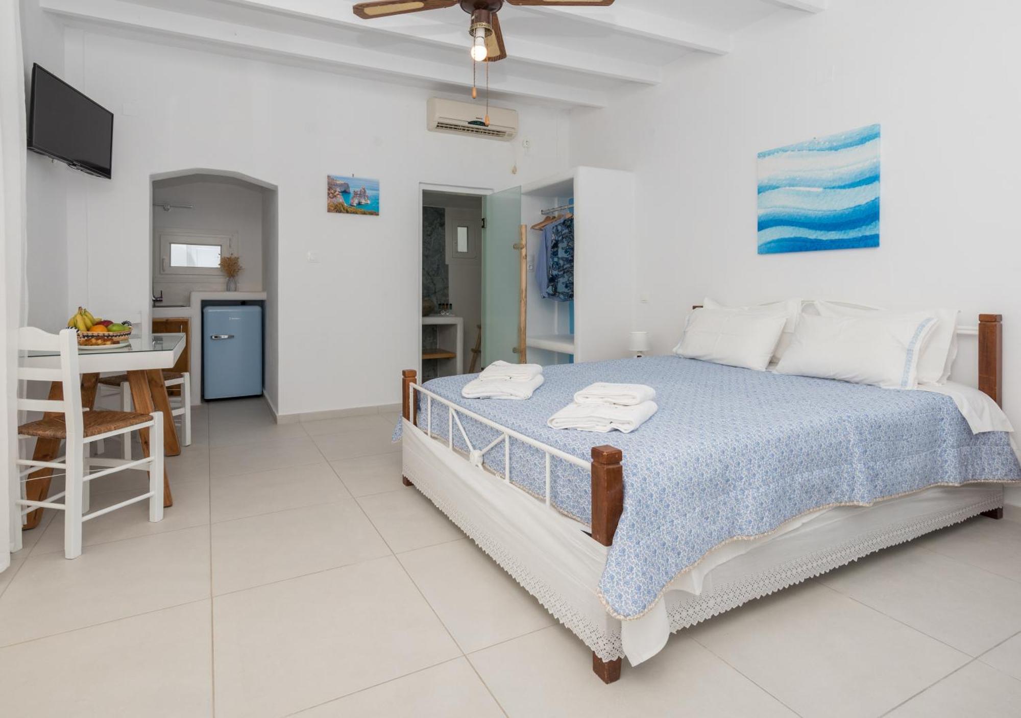 Sarantis Suites & Apartments Provatas Bagian luar foto