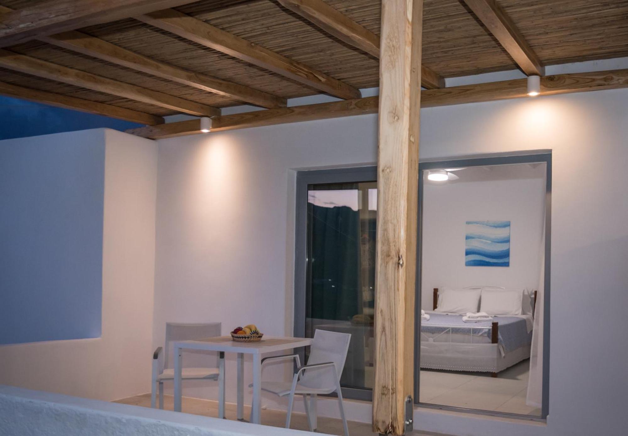 Sarantis Suites & Apartments Provatas Bagian luar foto