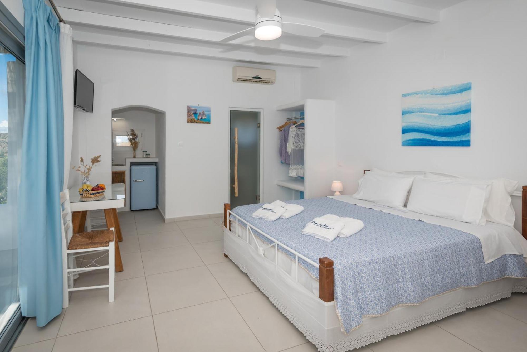 Sarantis Suites & Apartments Provatas Bagian luar foto